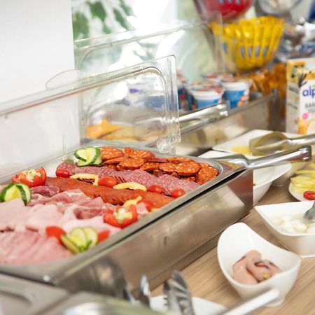 Hotel Aqua 코마롬 외부 사진