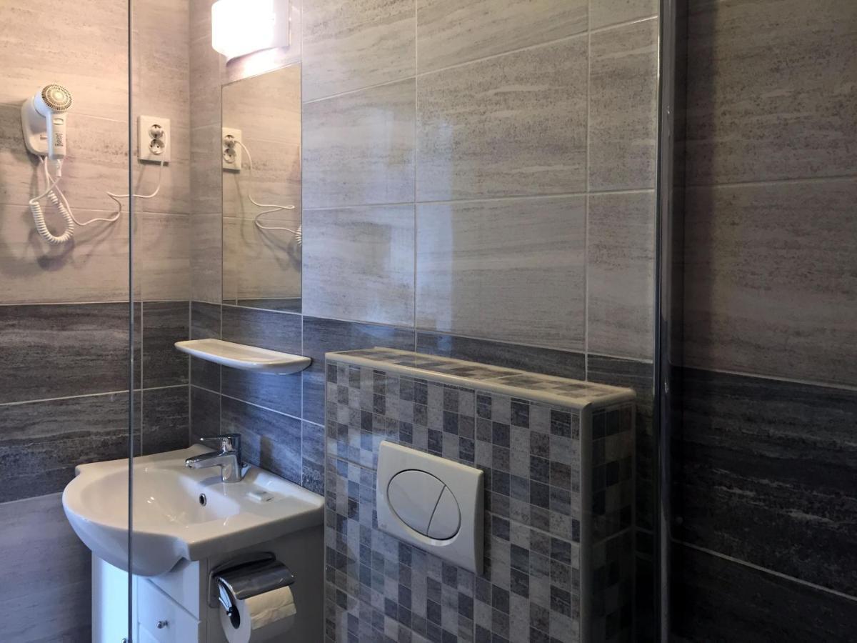 Hotel Aqua 코마롬 외부 사진