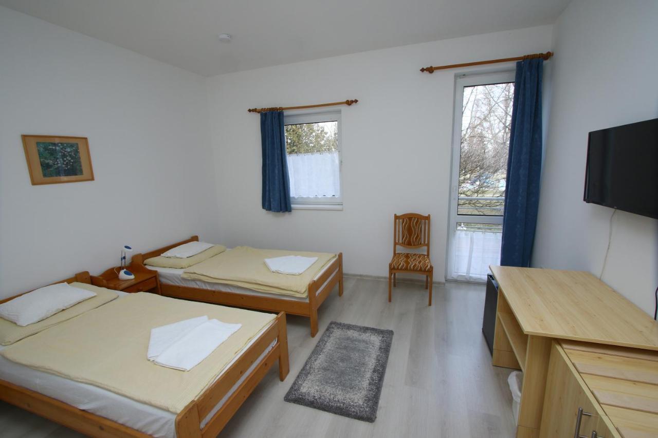 Hotel Aqua 코마롬 외부 사진