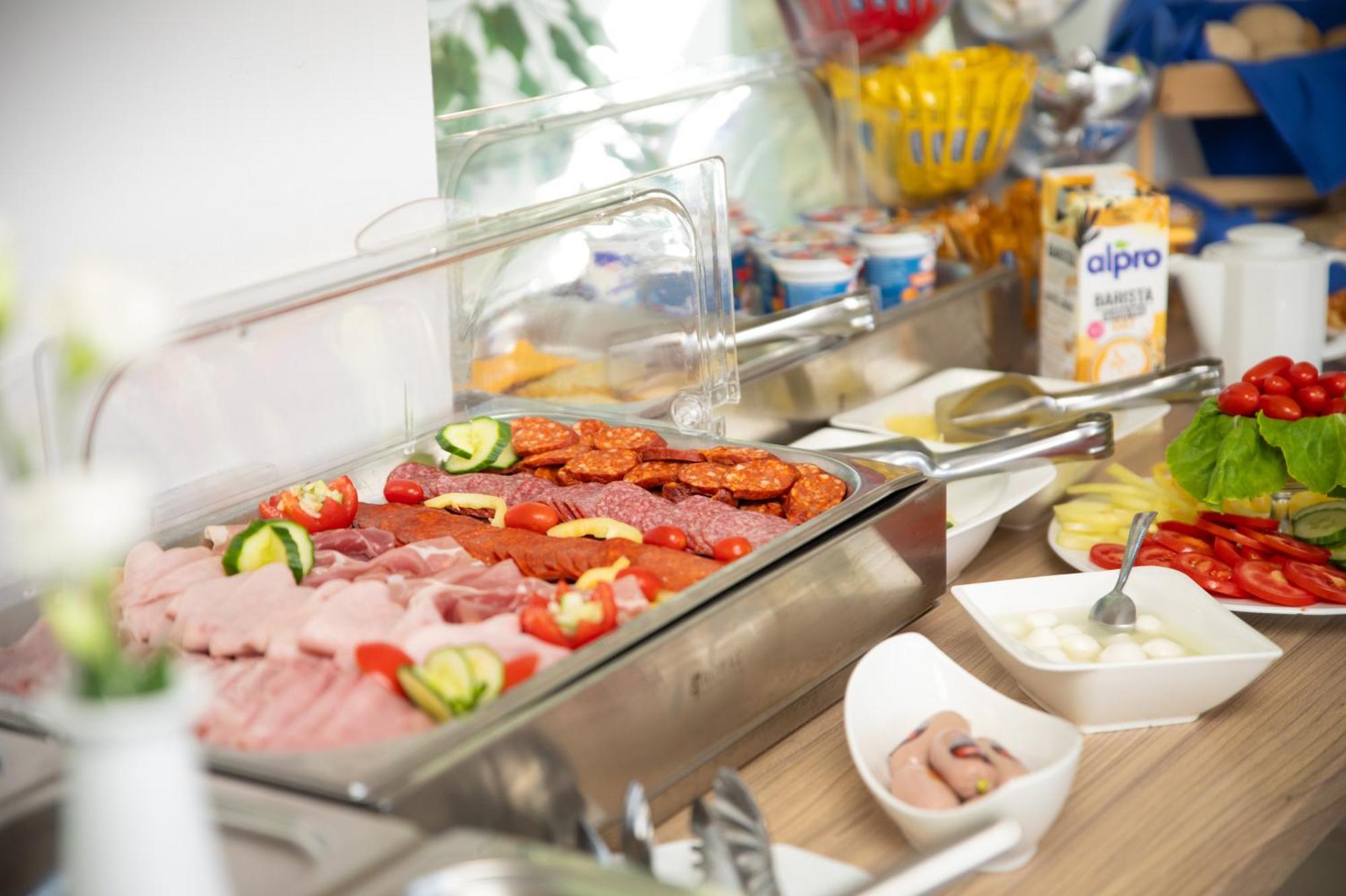 Hotel Aqua 코마롬 외부 사진